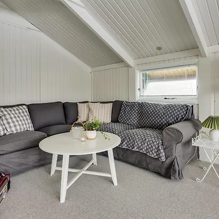 Two-bedroom Holiday In Hals